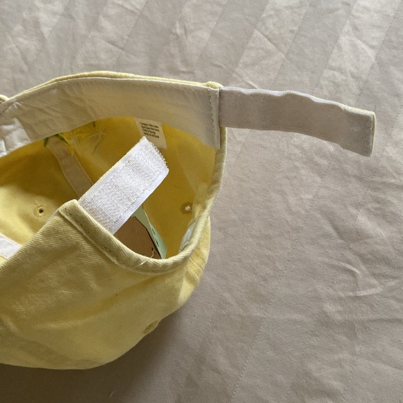 Handmade NWT adorable yellow ball cap. Embroidered flowers on the side. - Picture 5 of 6